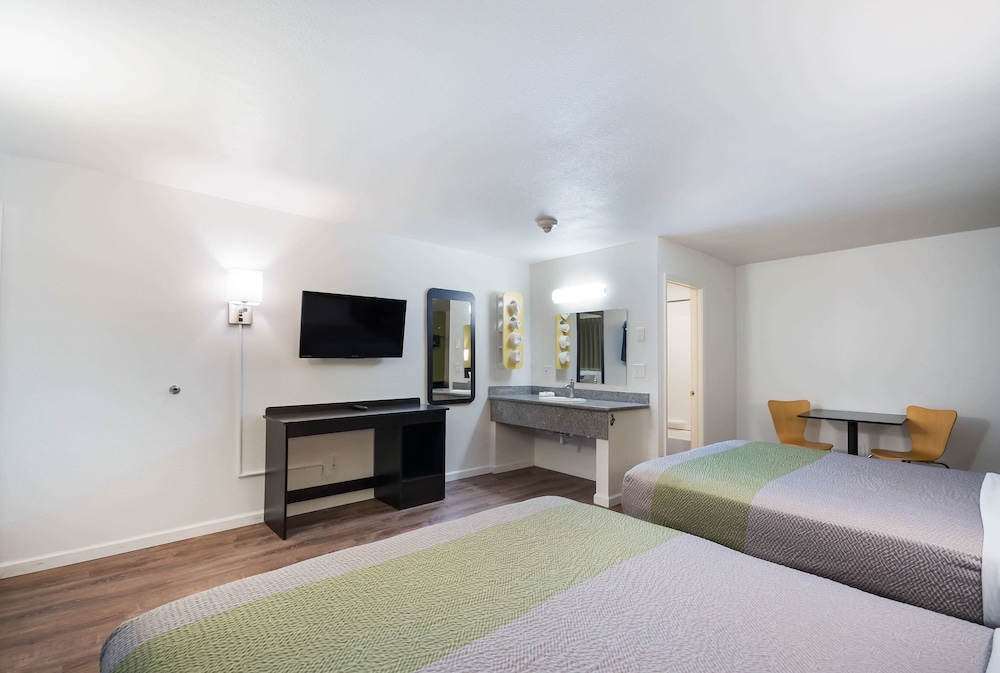 Motel 6 Burlington WA - photo 27
