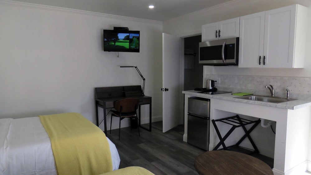 Gatehouse Motel - photo 36