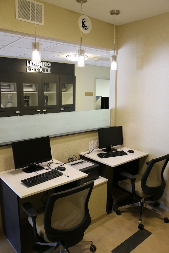 Candlewood Suites Bloomington by IHG - photo 26