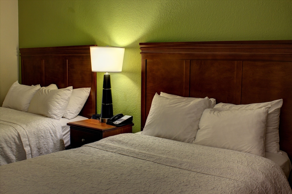 Hampton Inn Daytona Speedway - photo 11