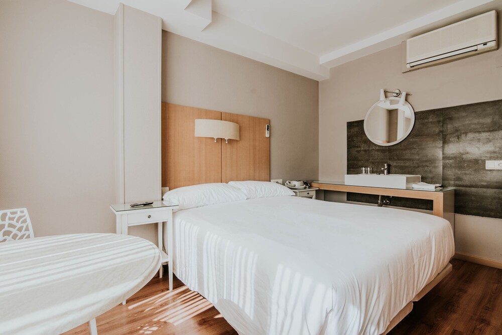 Hotel Isasa — Logrono