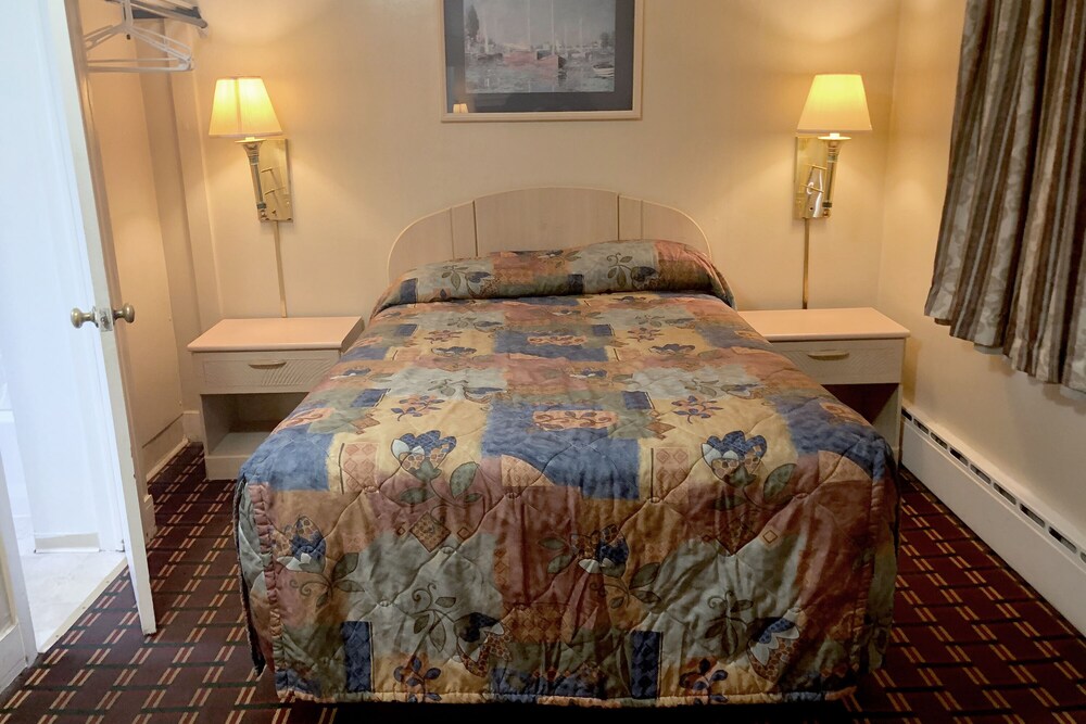 OYO Hotel Starlite Seneca Falls - photo 13