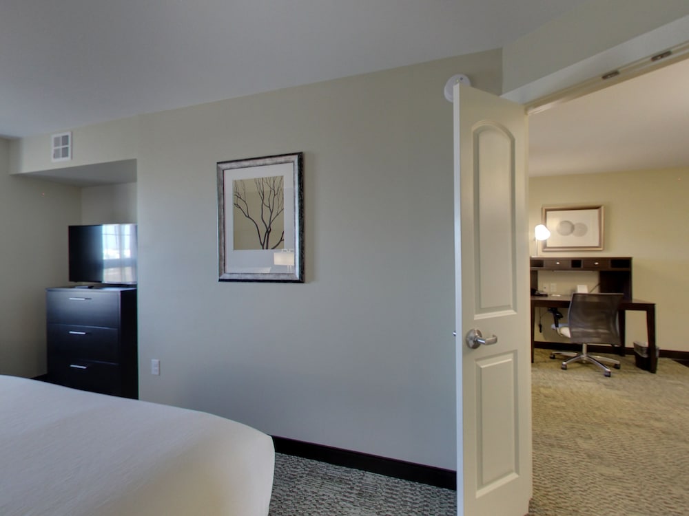 Staybridge Suites Madison Fitchburg - photo 36