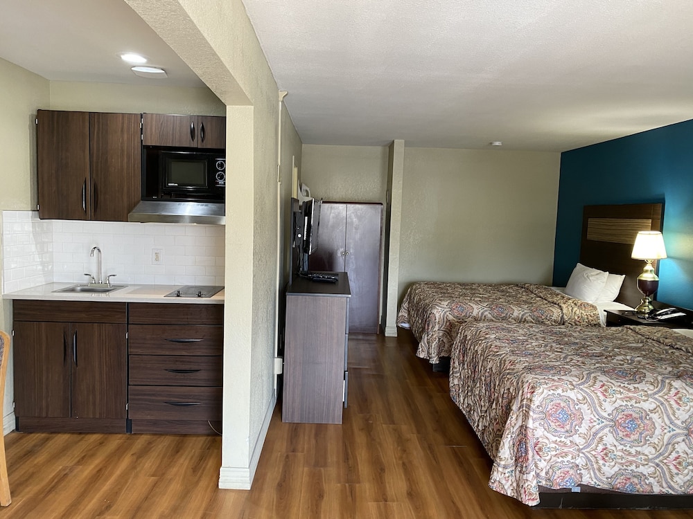 Stratford House Inn and Suites - photo 12