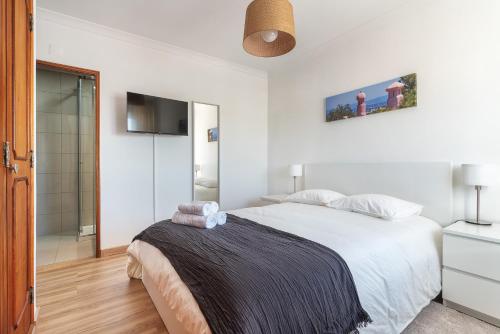 HostWise Spacious & Sunny Flat Loulé — 4-Star Luxury Hotel in Loule, Portugal