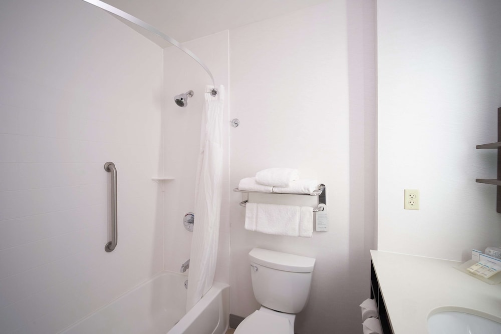 Hilton Garden Inn Evansville - photo 35