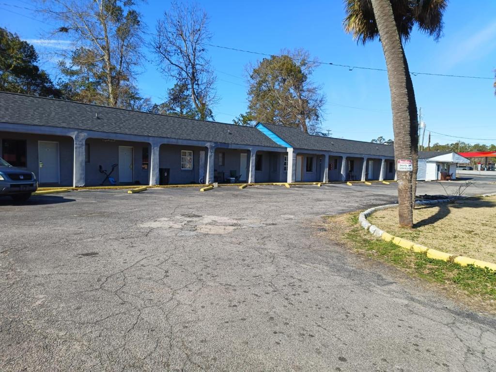 Crown Inn By Oyo Orangeburg Hwy 301 - photo 3