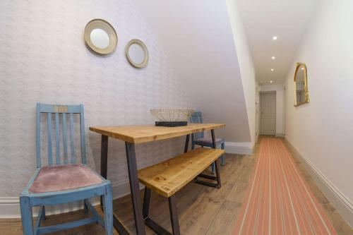 Apartment West with free parking