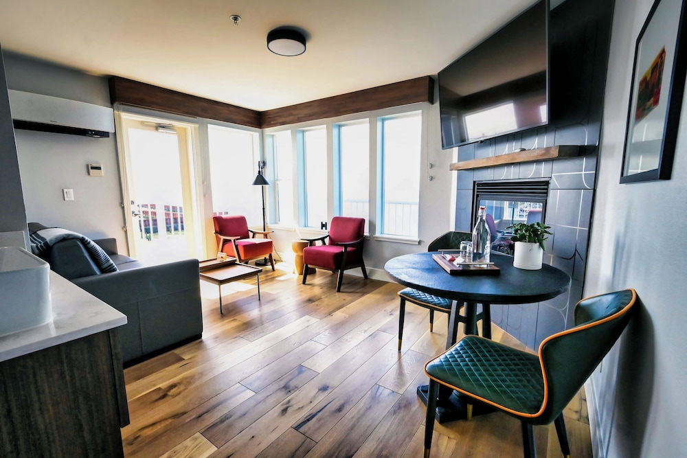 Cannery Pier Hotel & Spa - photo 17