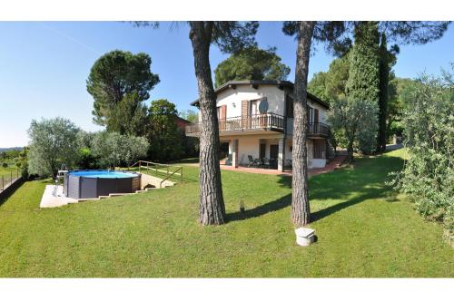 Villa Mira pool view aircon — 4-Star Luxury Hotel in Lonato, Italy