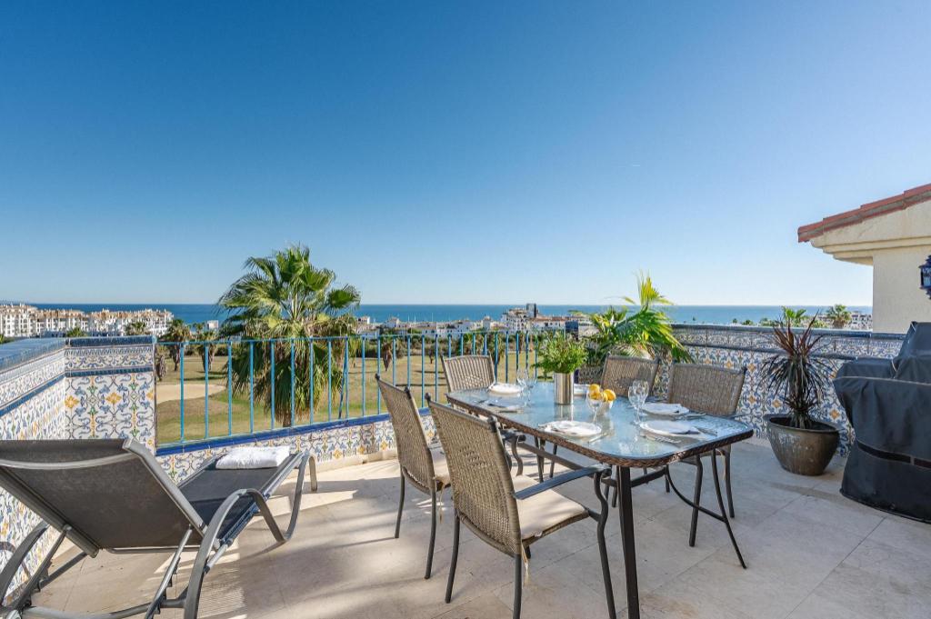 24 Rooftop terrace sea views golf Duquesa Manilva Andalusia — carbon neutral stay, Manilva
