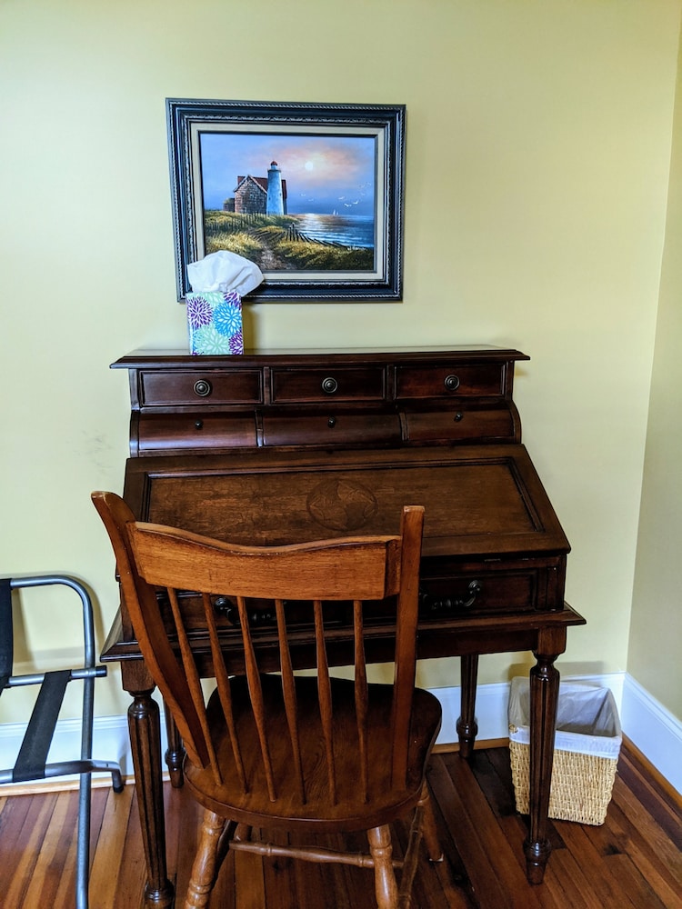 Grand Lux Inn - photo 10