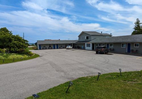 Huron Inn - photo 12