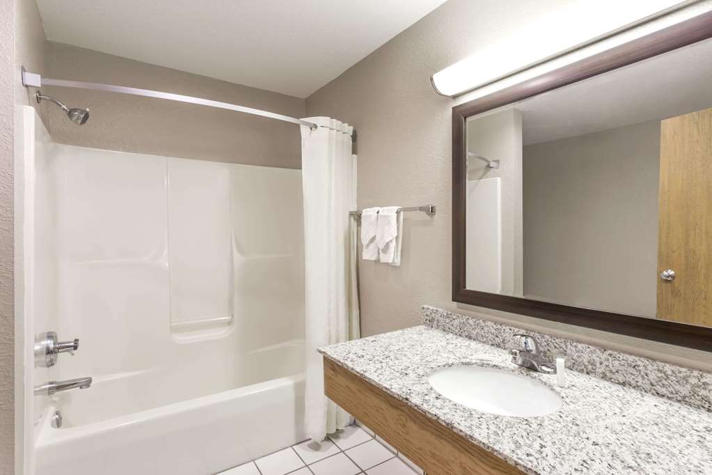 Super 8 by Wyndham Plymouth - photo 7
