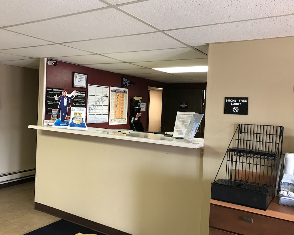 Super 8 by Wyndham Redfield - photo 3