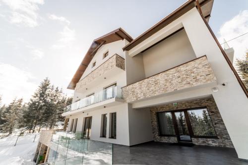 Sali Chalet Villa in Munții Apuseni — 4-Star Luxury Hotel in Baisoara, Romania