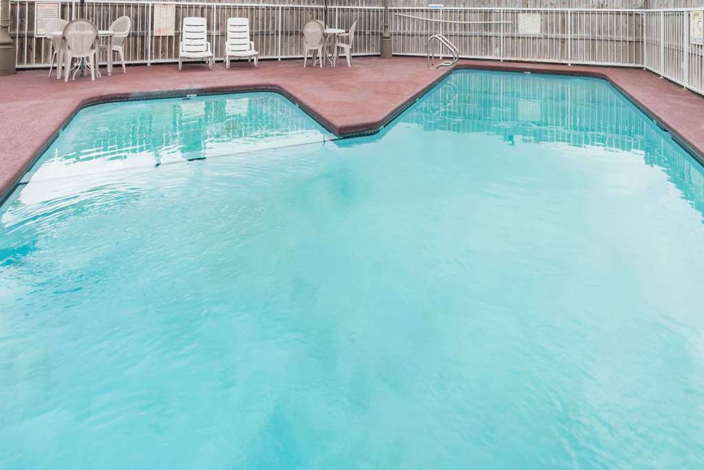 Days Inn by Wyndham Waco Near Downtown University - photo 10
