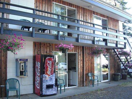 Edgewater Motel — hotel in Campbell River