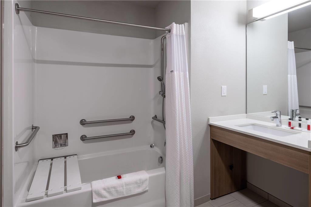 Microtel Inn & Suites by Wyndham Georgetown Lake - photo 17