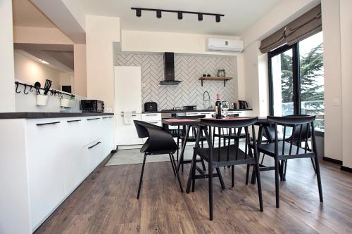 Wehost Apartment On site Pool & Gym Not Included