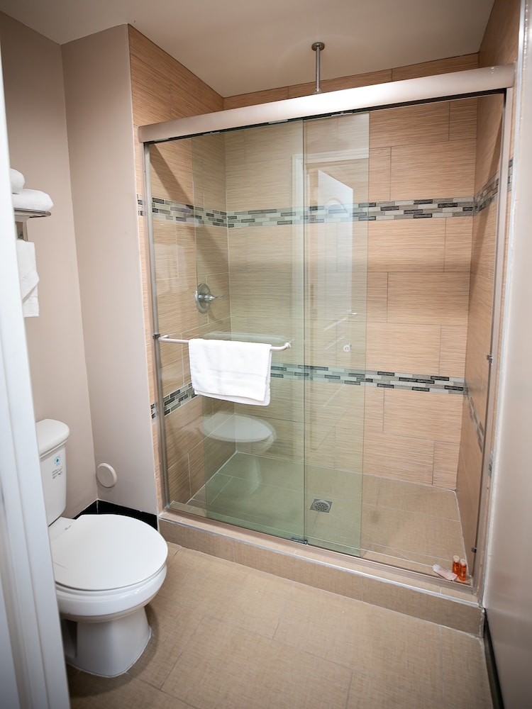 Diamond Bell Inn & Suites - photo 24