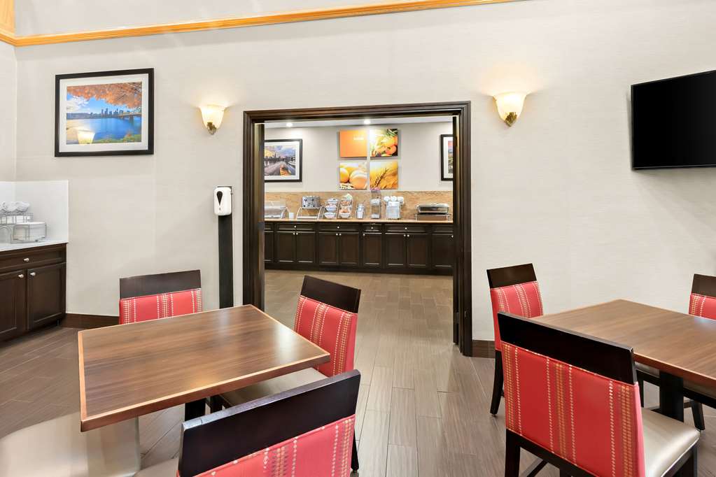 Comfort Suites Portland Airport - photo 39