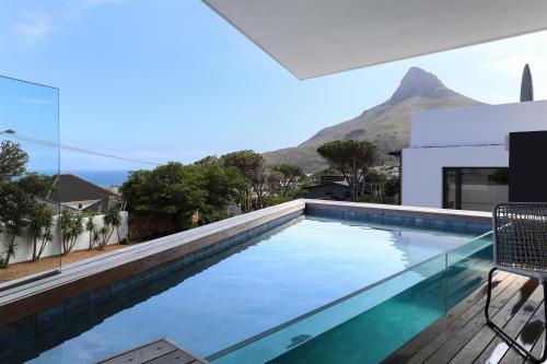 Paradise in Camps Bay Luxury Villa with Pool and Views