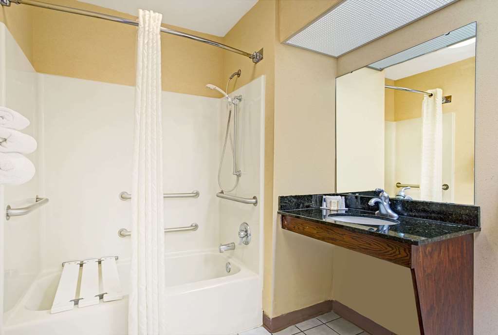 Baymont by Wyndham Smithfield - photo 11