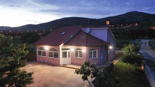 House Cord Dugopolje — 4-Star Luxury Hotel in Dugopolje, Croatia