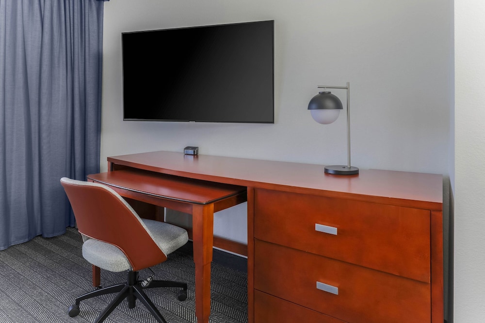 Courtyard by Marriott Austin Airport - photo 10