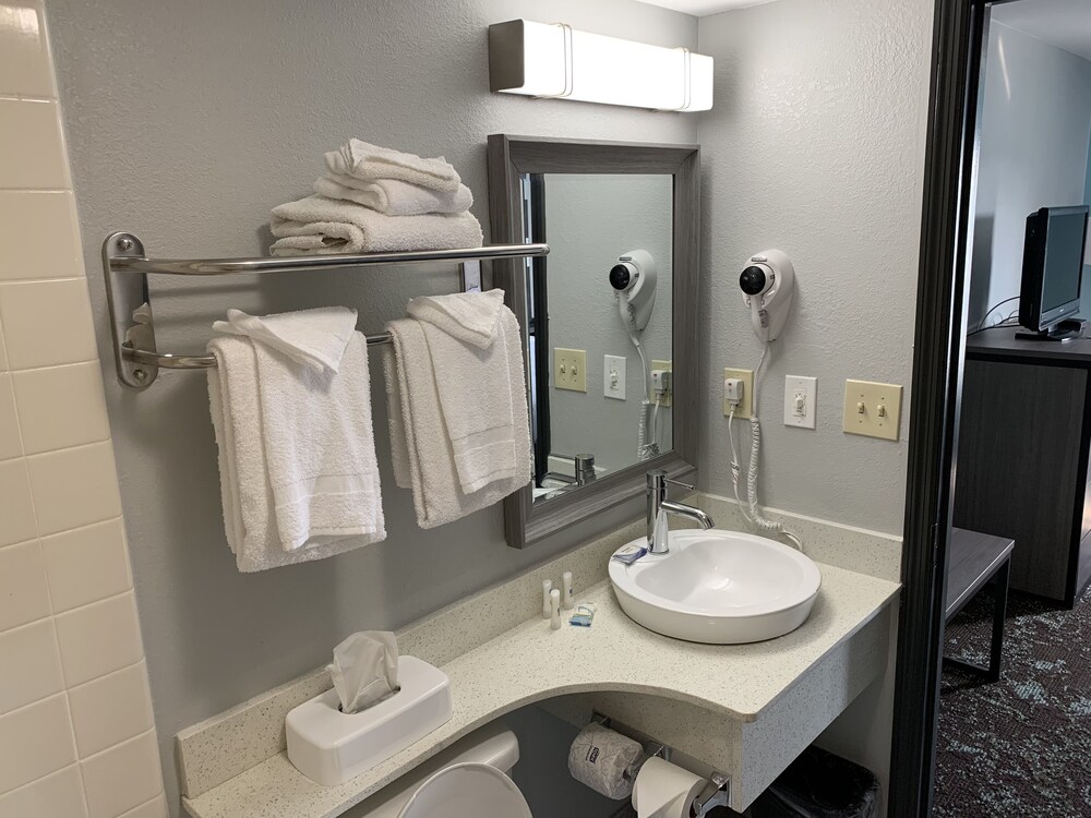 The Inn On Broadway - photo 28
