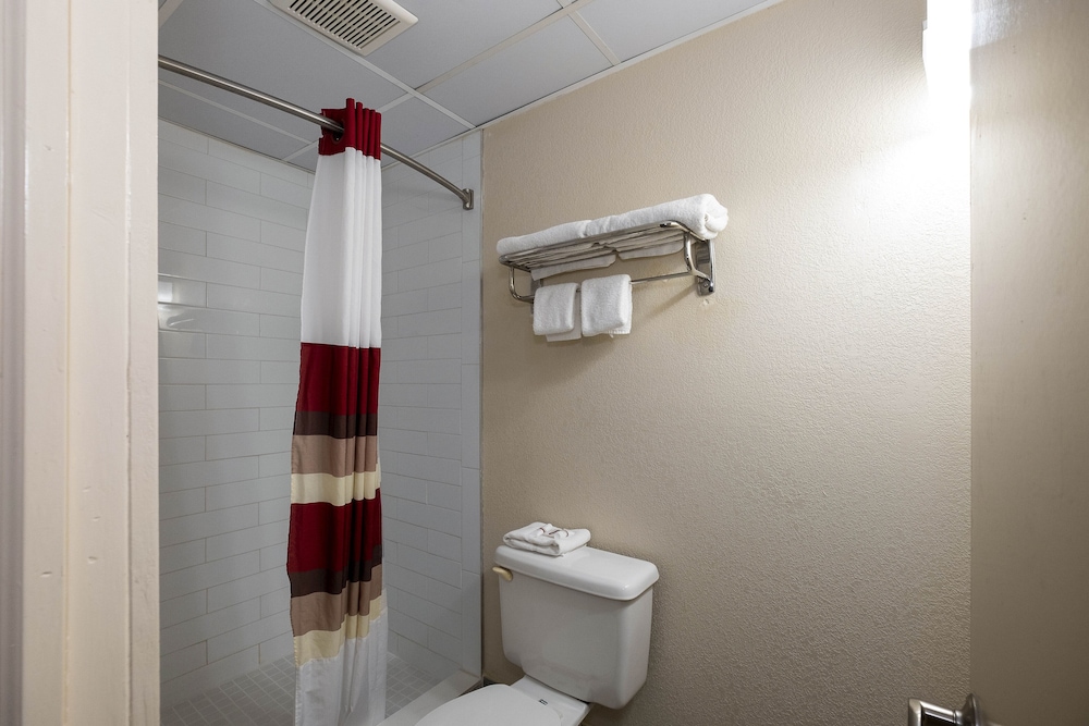 Red Roof Inn Neptune Jersey Shore - photo 20
