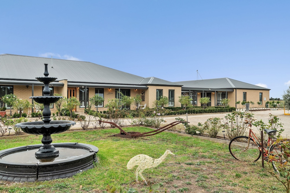 The Oxley Estate — 4-Star Luxury Hotel in Portarlington, Australia