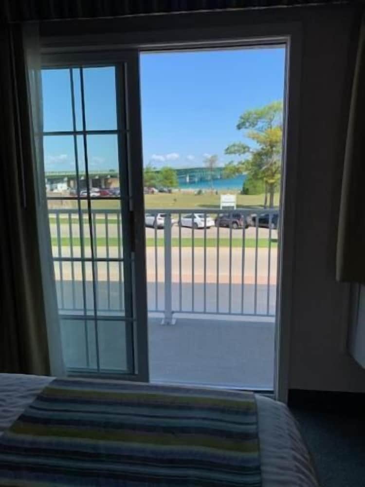 Parkside Inn Bridgeview - photo 17