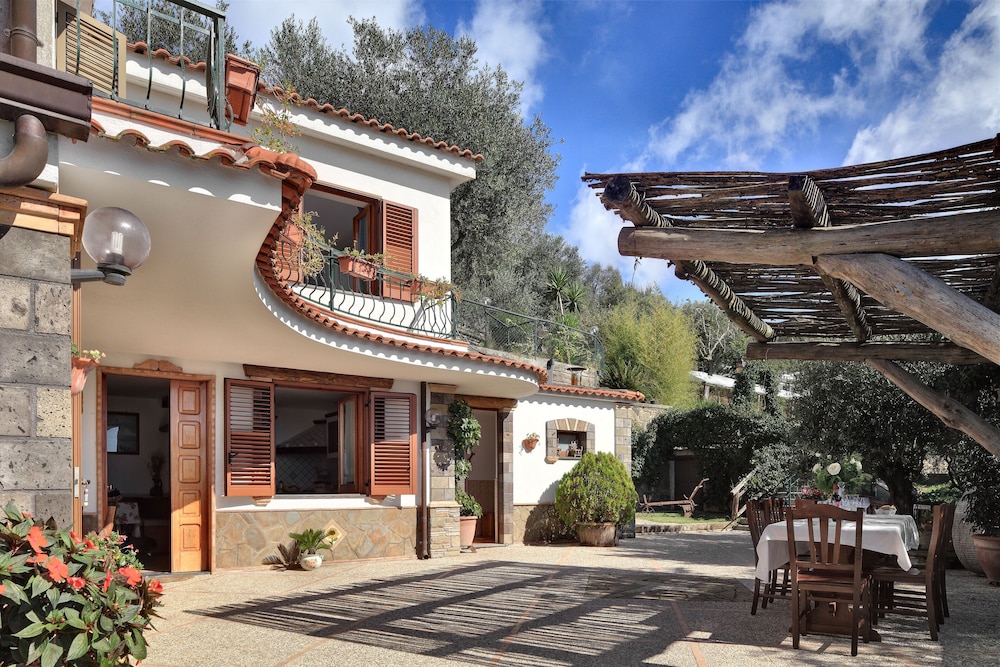 La Villa dell'Olio — 4-Star Luxury Hotel in Massa Lubrense, Italy