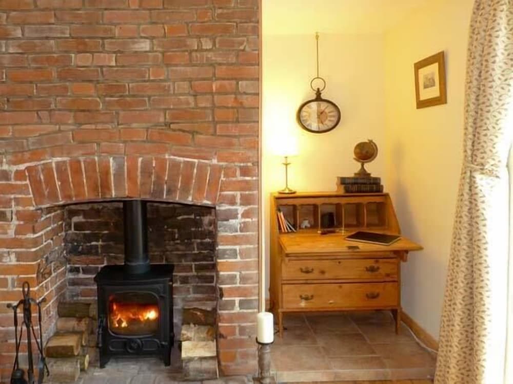 3 Apsley Cottages — Chartham — photo 4