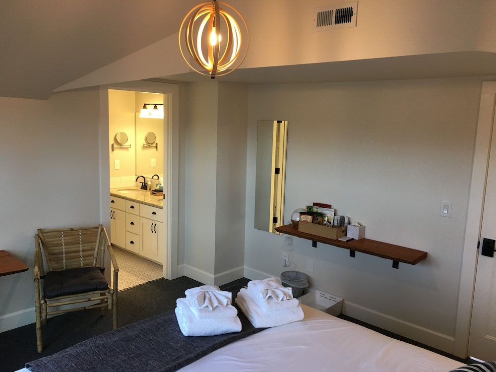 The Alberta Petite Hotel - photo 17