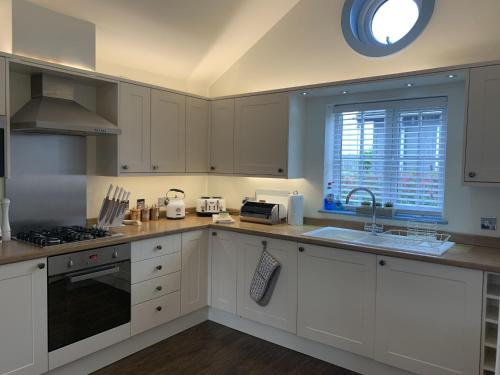 Blue Moon The Bay 2 bedrooms with ensuites parking for 2 cars 2 dogs welcome