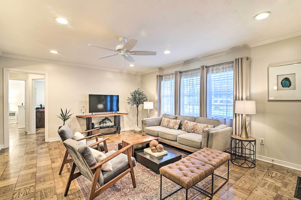 Mid century Modern Escape in Central Lakeland in Lakeland, United States