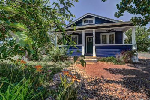 Charming 3BR Farmhouse Near Trails & Town — 4-Star Luxury Hotel in Fruita, United States