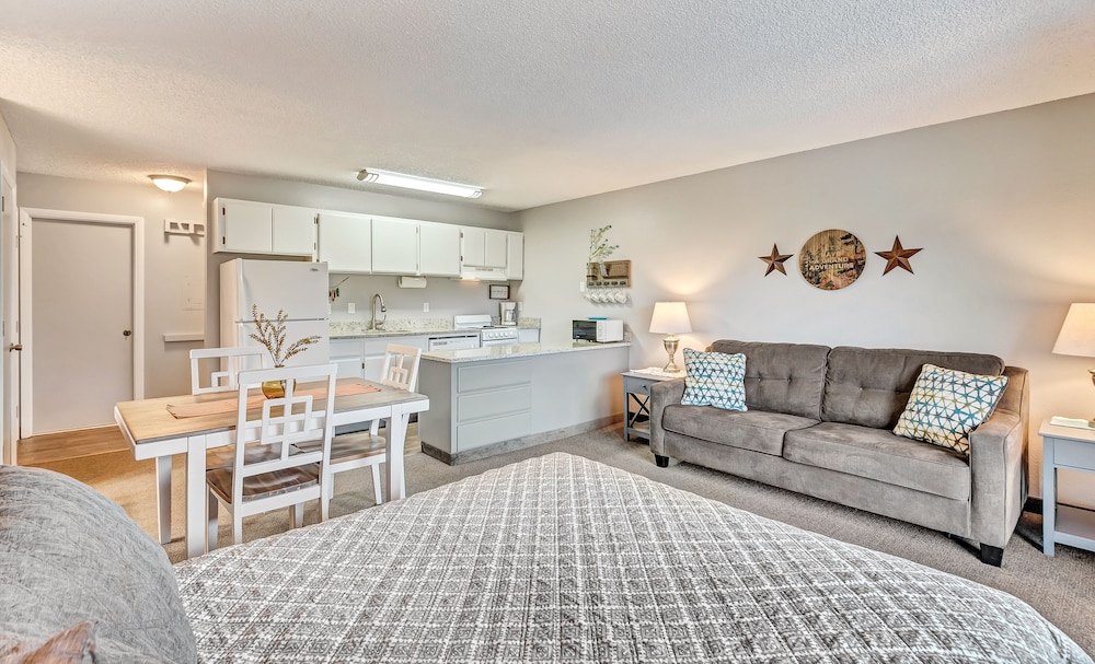 Bend Riverside Inn & Suites - photo 241