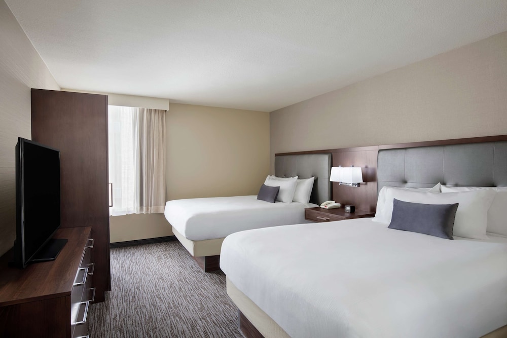 Embassy Suites by Hilton Fort Worth Downtown - photo 9