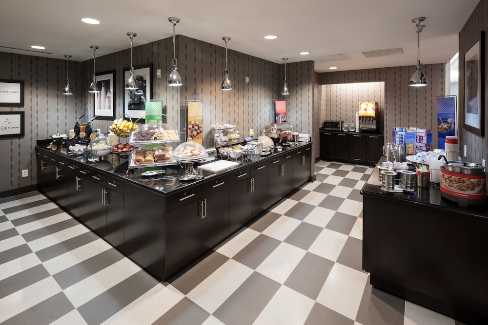 Hampton Inn San Diego Downtown - photo 2