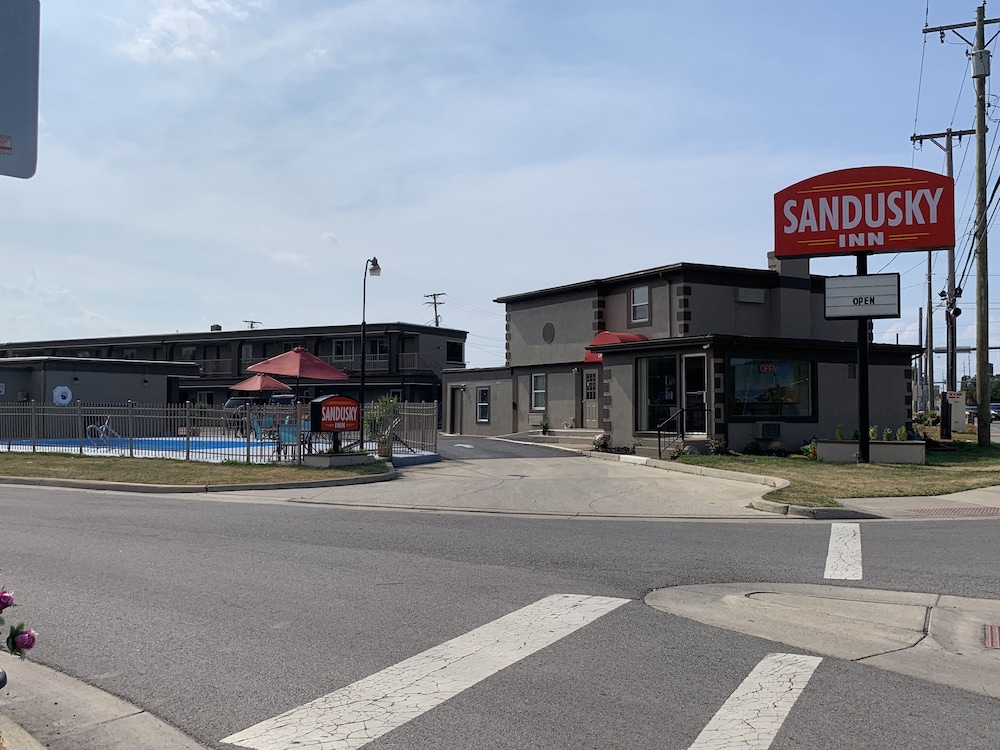 Sandusky Inn - photo 13