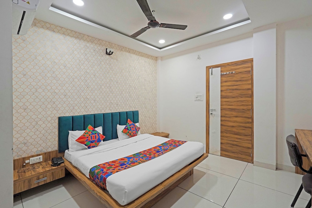 Fabexpress Shyam Palace — hotel in Sanwer
