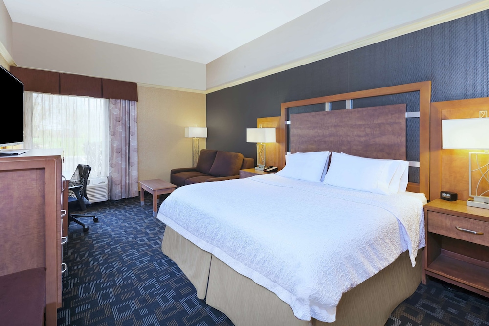Hampton Inn Clinton - photo 9
