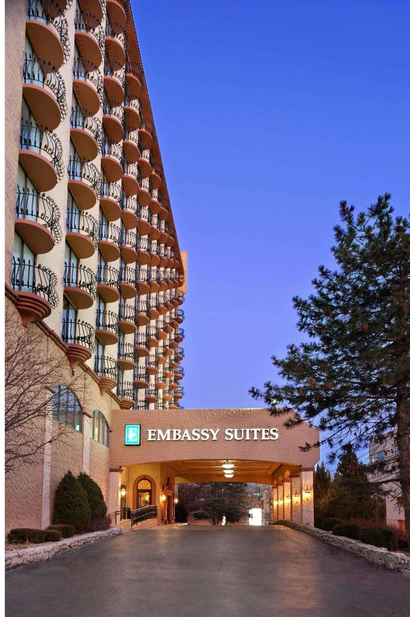 Embassy Suites by Hilton Kansas City Plaza in Kansas City, United States