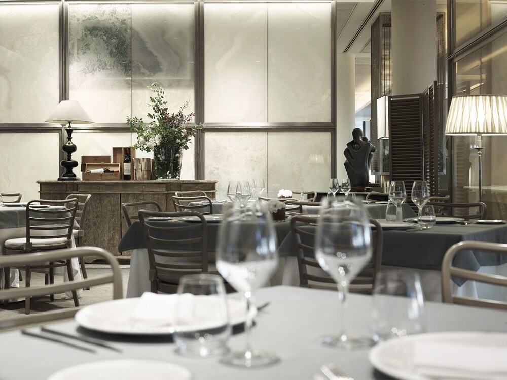 Grand Hotel de la Ville Delaville Srl — 5-Star Luxury Hotel in Parma, Italy
