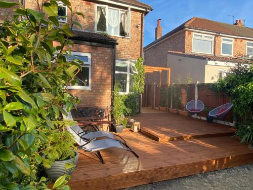 Luxury 5 Home with Secret Garden and Free Parking — 4-Star Luxury Hotel in Liverpool, United Kingdom