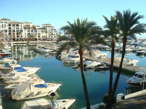 2252 Amazing apt on beach port view from terrace — 4-Star Luxury Hotel in Manilva, Spain